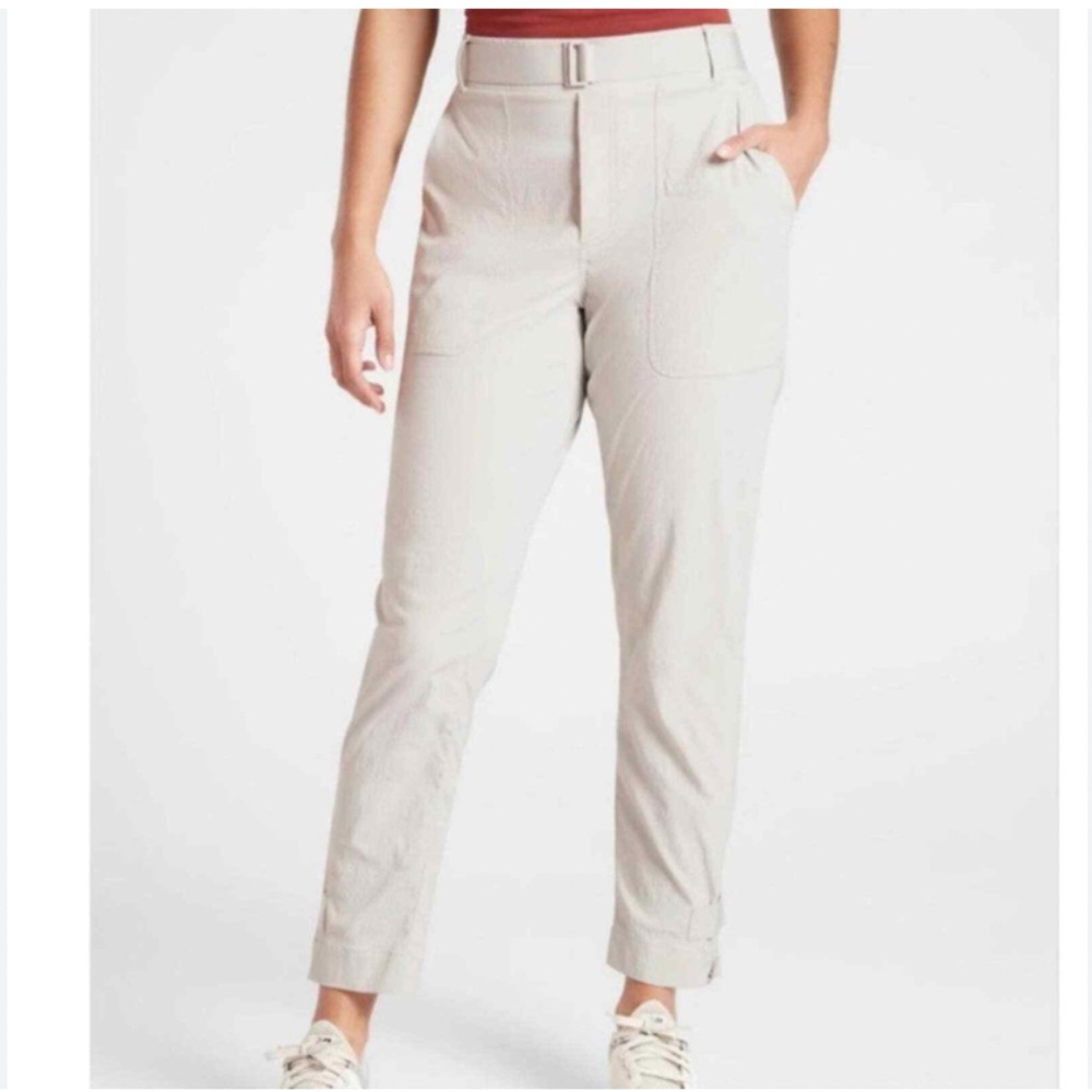 Athleta Trekkie Belted Stone White Hiking Gorpcore Outdoor Workout Pant Size 12